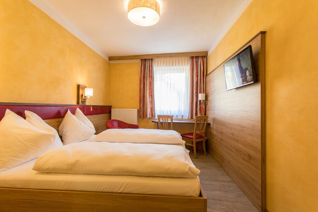 Hotel Freiensteinerhof Superior Sankt Peter-Freienstein Exteriör bild