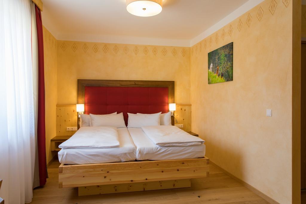 Hotel Freiensteinerhof Superior Sankt Peter-Freienstein Exteriör bild